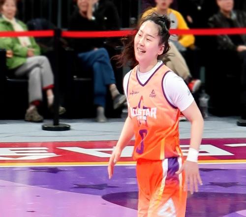 轟24+6+8！中國(guó)女籃31歲王牌后衛(wèi)復(fù)活：宮魯鳴帶她戰(zhàn)世界杯