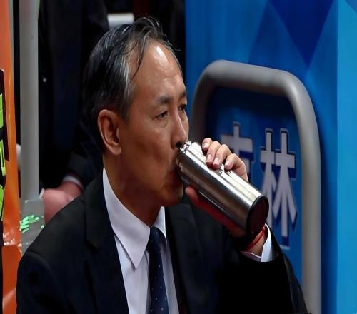 12罰0中，周琦成CBA笑柄，究其根源：只有尷尬3個字