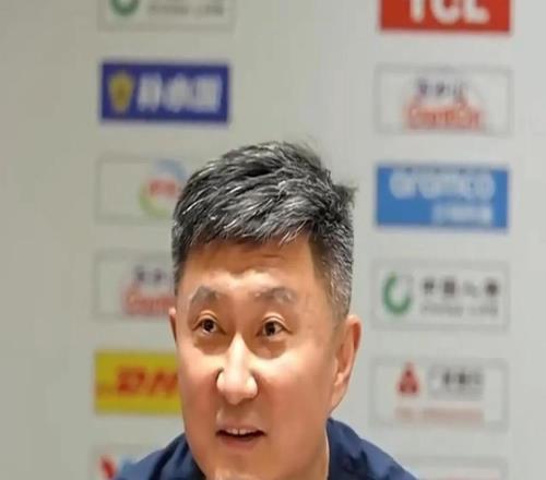 太離譜!杜鋒發布會發飆,反問記者不敢說話,球員都被他坑了