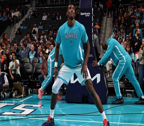 要不是有快船的耽誤,黃蜂內(nèi)線新星可能已經(jīng)是聯(lián)盟頂級(jí)藍(lán)領(lǐng)內(nèi)線了