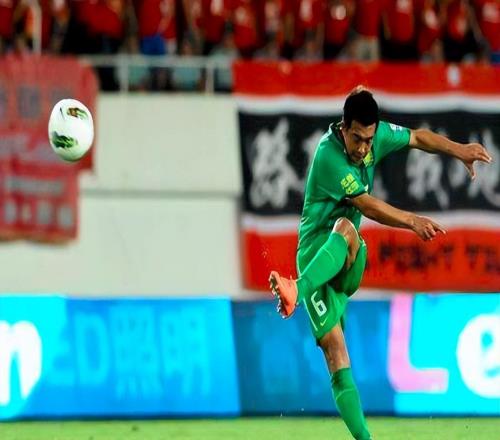 國安名宿炮轟：中超邊路斷檔！認可楊希實力，鄧捷夫是“半吊子”