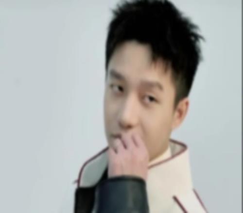 EDG分享Clearlove拍攝花絮：機車服明凱帥照來襲