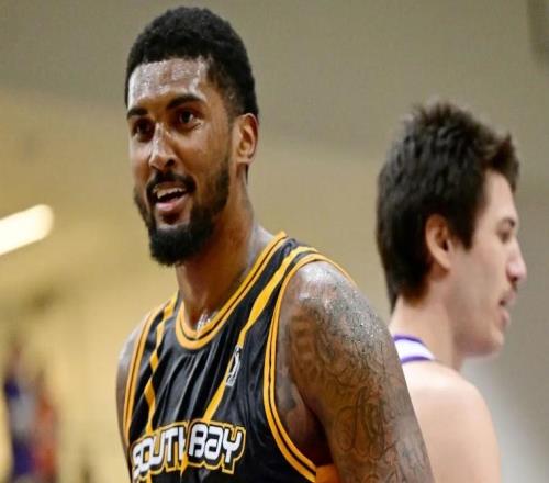 攻防兩端都有強勢表現，湖人二隊先發中鋒的個人能力非常全面