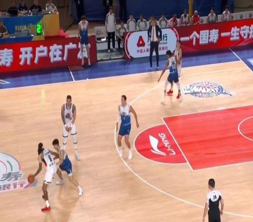 山東男籃102：82大勝新疆，7人得分上雙彰顯團隊力量