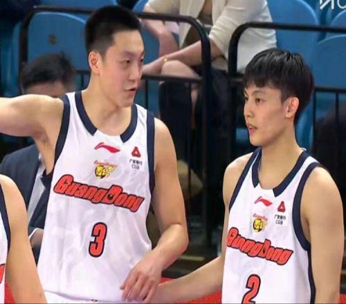 廣東男籃后場雙槍低迷，高詩巖搶斷榜隊史第一，鄒陽12秒砍7分！