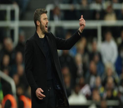 一日英超動向：薩拉赫離開利物浦正式分手，曼聯買誰接班卡塞米羅