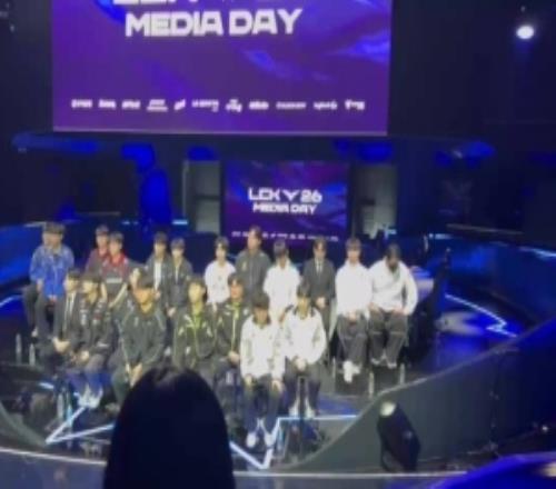 LCK媒體人Faker:Chovy選手上次亞運(yùn)展現(xiàn)很多優(yōu)秀表現(xiàn)覺得安心