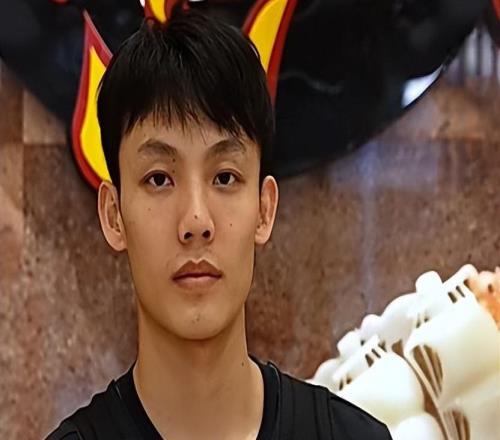 廣東今日早報！球迷熱議楊鳴替杜鋒，徐杰深夜發聲，崔永熙回首發