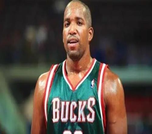 里德：我最喜歡在雄鹿的菜鳥賽季他是三劍客和字母哥時代的橋梁