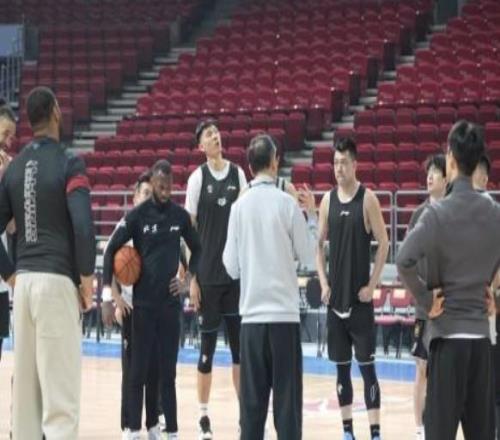 媒體人：雷蒙因傷休息一周，曾凡博膝傷還在恢復(fù)近期都不會打