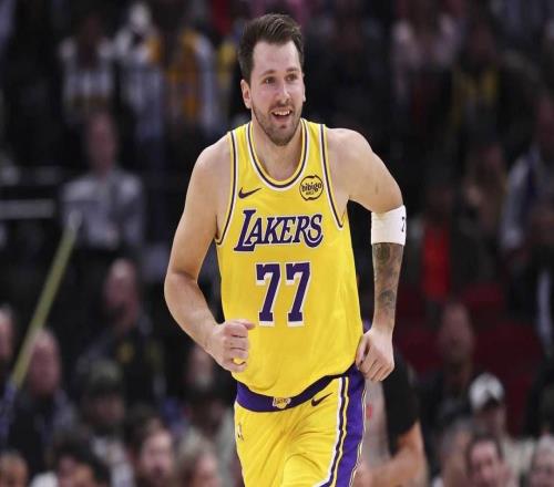 統(tǒng)治力，湖人隊(duì)東契奇贏得宿敵凱爾特人隊(duì)杰倫布朗的盛贊