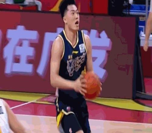夠下飯！張皓嘉反擊空籃不中后，隨后被趙睿連續點名惹爭議