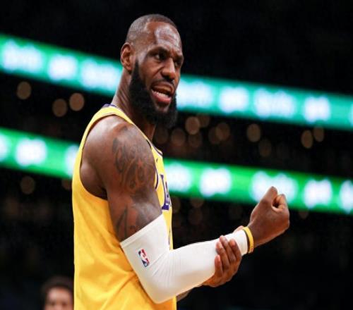 現役巨星出勤率：詹姆斯87%，庫里79%，哈登91%，他8年100%太強了