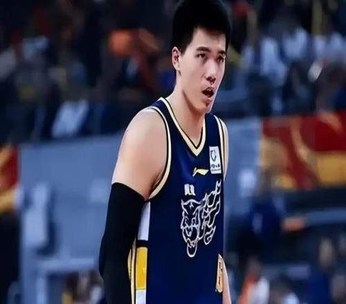 正式離隊(duì)!廣東男籃官宣,美式內(nèi)線發(fā)聲,原因曝光,或與杜鋒有關(guān)
