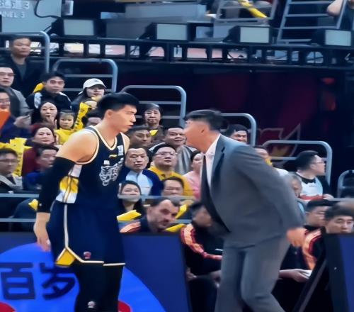 不堪重負！焦泊喬正式申請離隊休息，杜鋒無人可用，廣東雪上加霜