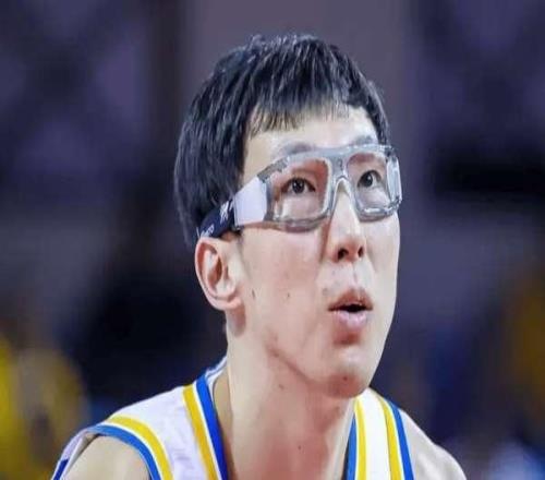 唉！號(hào)稱CBA頂級(jí)中鋒，2戰(zhàn)罰球22中5，網(wǎng)友：和街溜子有啥區(qū)別