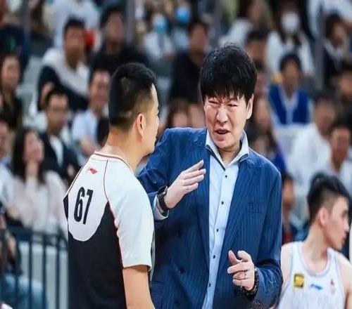 山西男籃主場(chǎng)戰(zhàn)勝山東邱彪居功至偉，鍛煉于德豪堪比車禍?zhǔn)鹿尸F(xiàn)場(chǎng)