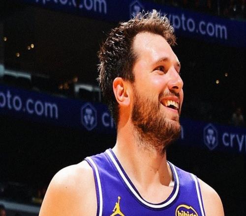 東契奇連續12場30分+,湖人隊史繼韋斯特、貝勒、科比后第4人