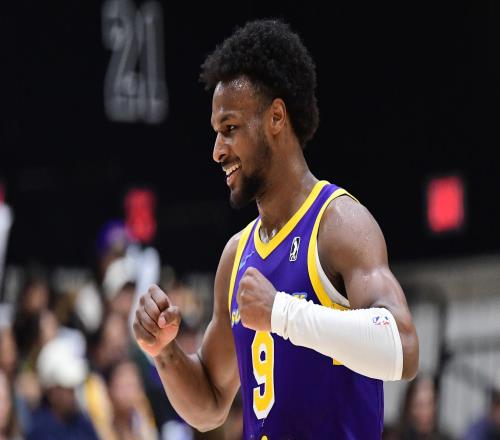 3天3戰(zhàn)全勝！布朗尼僅4分鐘明顯不悅雷迪克解釋緣由湖蜜一言力挺