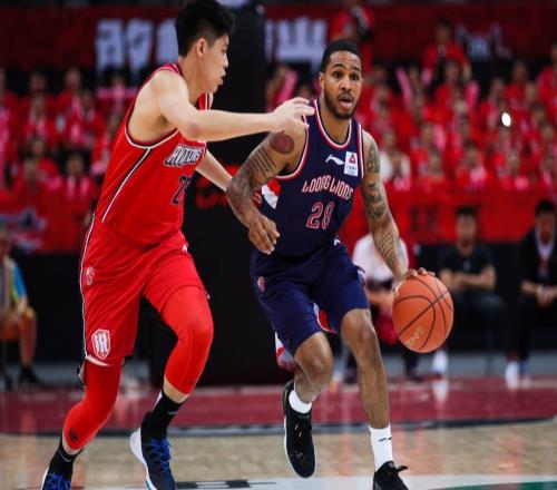 正式官宣！廣州男籃簽下超級小外援，曾對陣上海狂砍50分7板5助