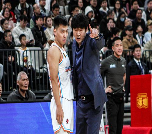 決勝時刻屢陷得分荒!邱彪需抓好用人細節,山東男籃才能走得更遠