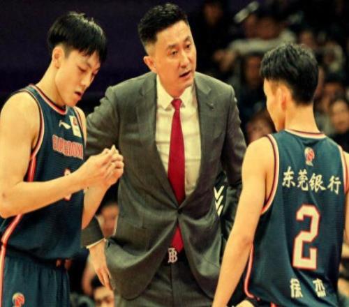 胡明軒10中4！徐杰9分，崔永熙17+4，趙睿率隊20分大逆轉(zhuǎn)戰(zhàn)勝廣東