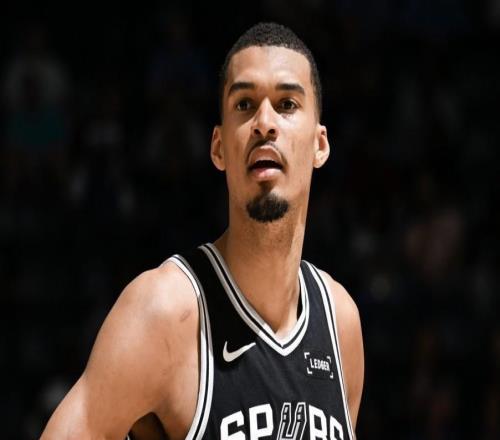 韋德：我喜歡文班身上的老派味道，他定會成為MVP并拿到總冠軍