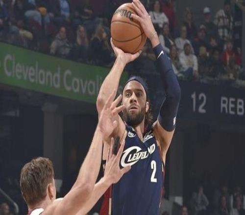 斯特魯斯8記三分29+8全隊七人上雙騎士主場大勝熱火