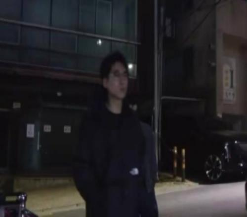 殼式幽默Sky開車Oner副駕Faker建議一個人直接坐到車頂