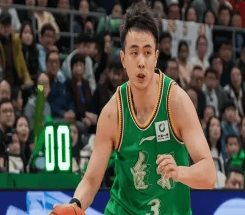 遼寧慘敗廣州！僅靠三外援發(fā)揮，后場(chǎng)全崩，徐昕碾壓遼寧內(nèi)線！