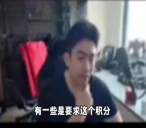 碩碩透露：現(xiàn)在LPL和LCK二路排班需要做任務(wù)，用積分兌換