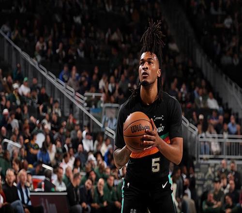 面對弱旅打出三雙數據，馬刺后場新星正在不斷證明自己的全能性