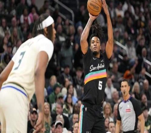 32分慘案！馬刺7人上雙打崩對手：全場鴉雀無聲，文班轟23+15+6