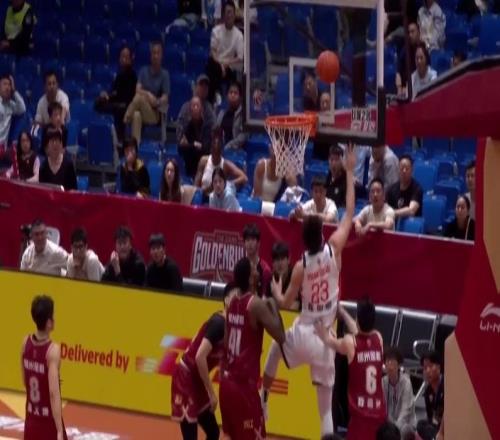 首發出戰，陳國豪10分3搶斷