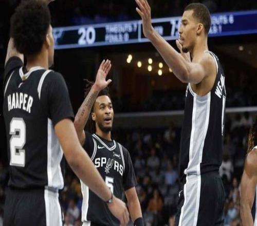 追平鄧肯與文班!馬刺卡斯爾轟生涯第4個三雙,隊友排隊猛夸