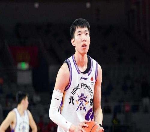 郭士強觀戰(zhàn)！青島最多領(lǐng)先38分大勝北控約瑟夫楊30+9廖三寧15+6