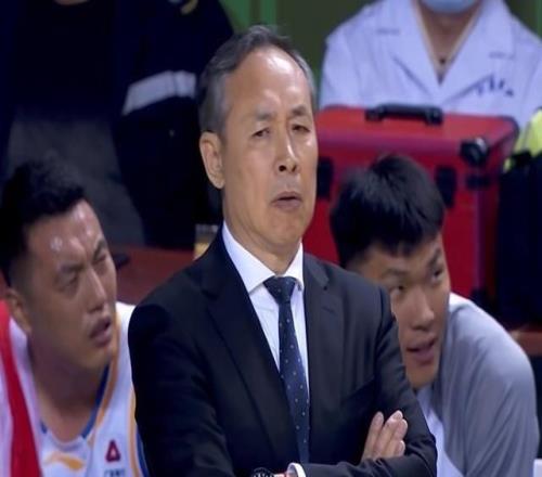 單節5失誤創CBA生涯新高！麥基9罰5中惹爭議末節遭DNP