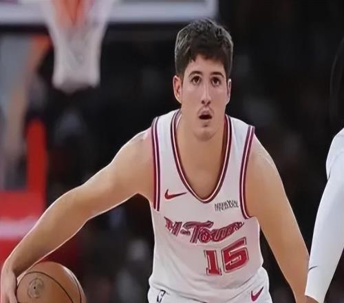 火箭134102大勝鵜鶘球員評價：5人優(yōu)秀，3人及格，謝潑德低迷