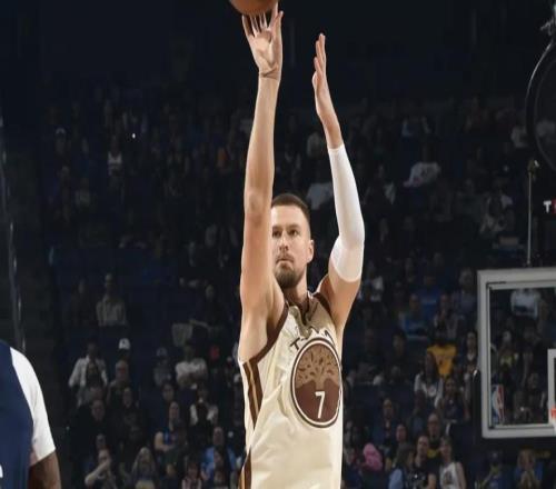 波神：球隊(duì)有庫(kù)里這樣的老將很重要，我的部分技術(shù)就是學(xué)甜瓜