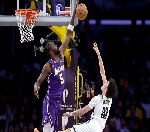 防守態度積極了許多！為什么湖人不能給先發中鋒多些出手機會呢