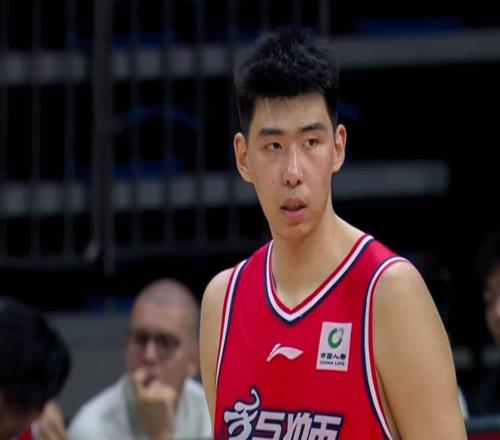 太適合廣東隊！CBA最強本土中鋒打成大腿，已被朱芳雨重金鎖定！