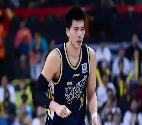 焦泊喬成籌碼廣東可能進(jìn)行交易，前國(guó)手有望加盟，曾獲杜鋒青睞