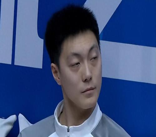 領(lǐng)先30分,廣東男籃碾碎昔日冠軍球隊(duì),杜鋒面色嚴(yán)肅,不敢松懈