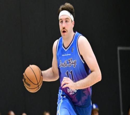 收官戰中打出賽季最強表現！湖人真的不考慮將他進行轉正嗎