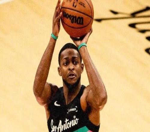 文班亞馬23+15+6比肩傳奇，卡斯?fàn)柸p，馬刺大勝雄鹿26戰(zhàn)24勝