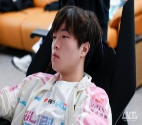 BLG分享照片：收假第一天，大家以賽代練，努力調(diào)整至比賽模式