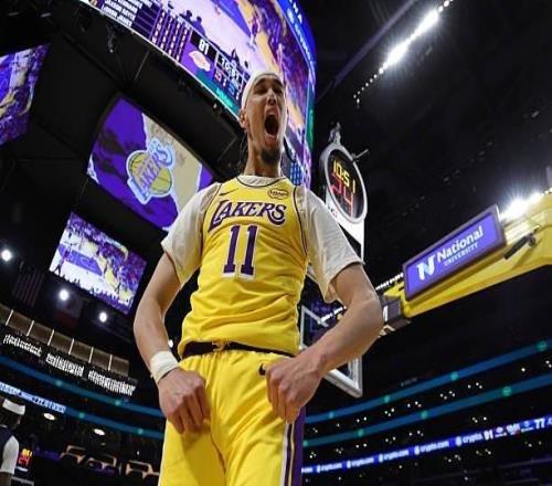 百發百中還命中一記三分，湖人替補中鋒還有不小的潛力可以挖掘