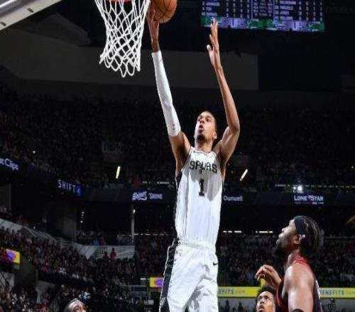 8分40秒砍兩雙！文班亞馬創NBA歷史最快紀錄