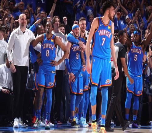 衛(wèi)冕冠軍成了大反派！全聯(lián)盟都在罵裁判保送雷霆