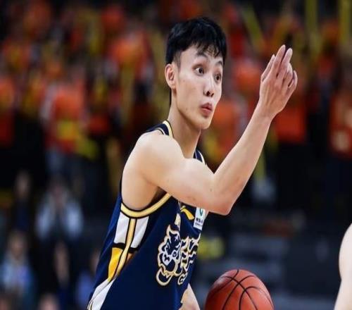 廣東男籃戰勝江蘇，杜鋒終于做對一件事：胡明軒打替補讓位于徐杰